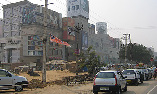 Feature image street scene in India with cars, new construction