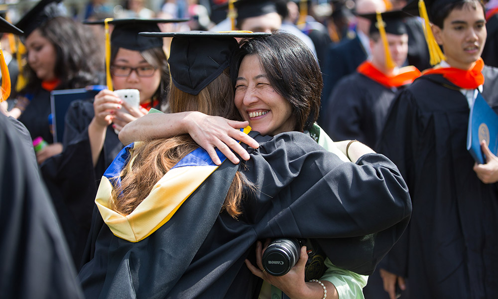 graduating student hugging her mom