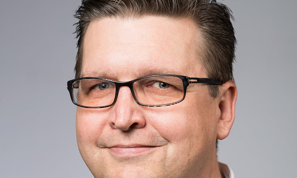 Feature image portrait of Scott Carney