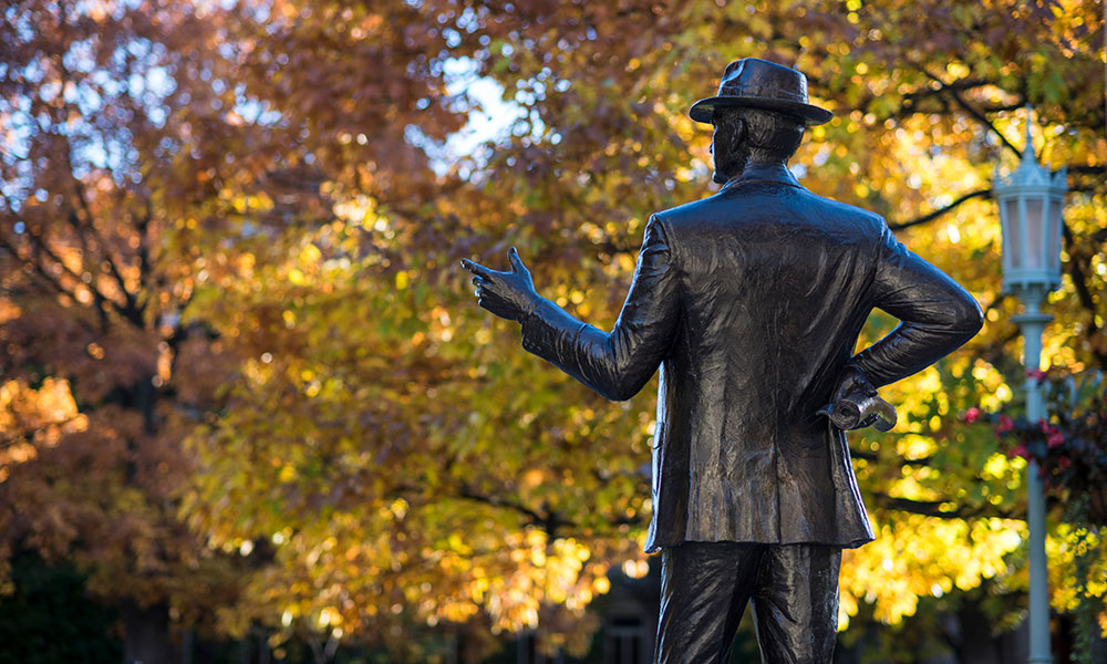 Feature image George Eastman statue