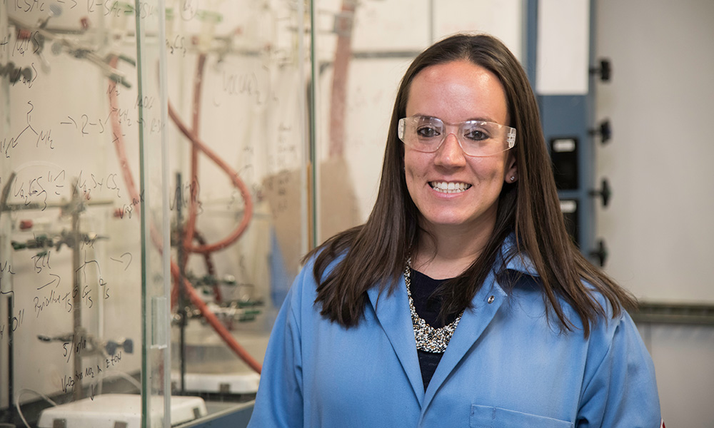 Feature image Ellen Matson in her lab