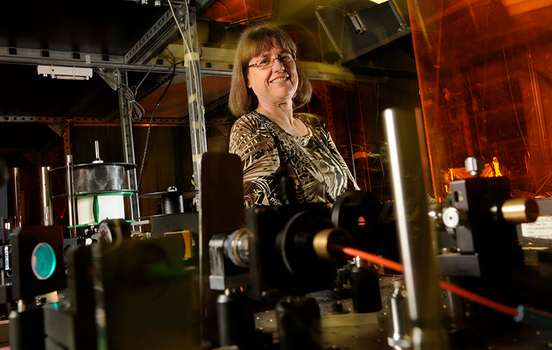 Donna Strickland in lab