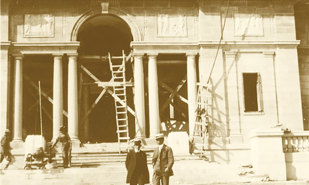 archival image of the Memorial Art Gallery under construction. 