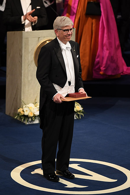 Paul Romer receiving Nobel Prize