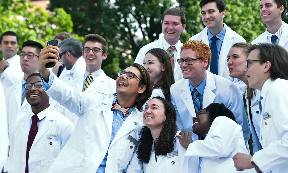 White Coat Ceremony honors new medical students : NewsCenter