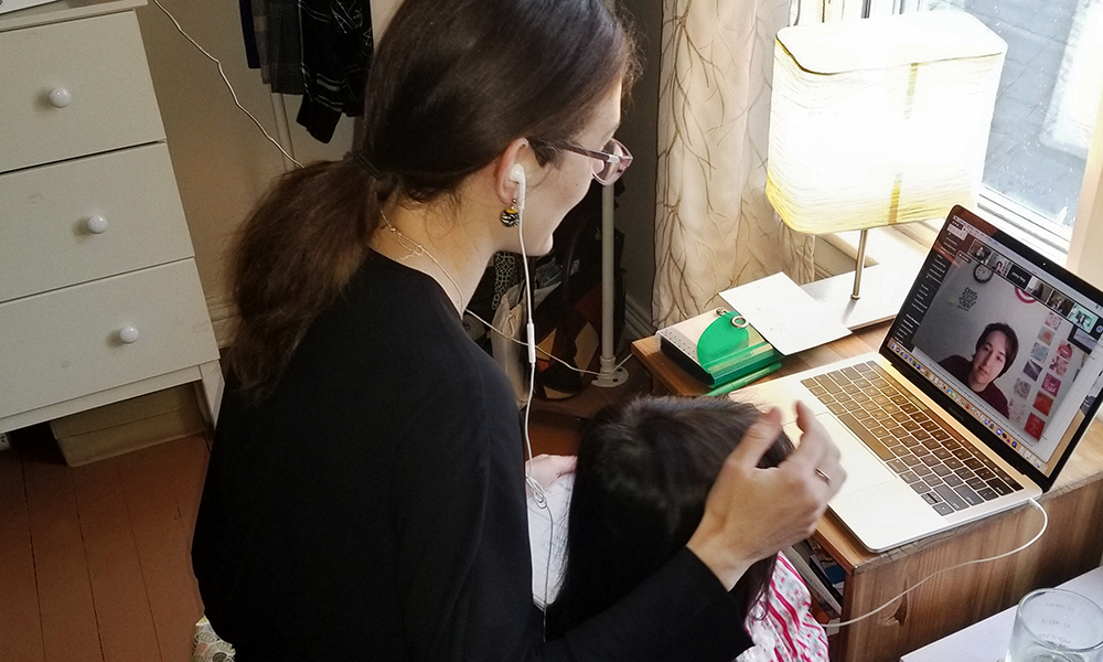 Feature image woman and daughter looking at computer screen
