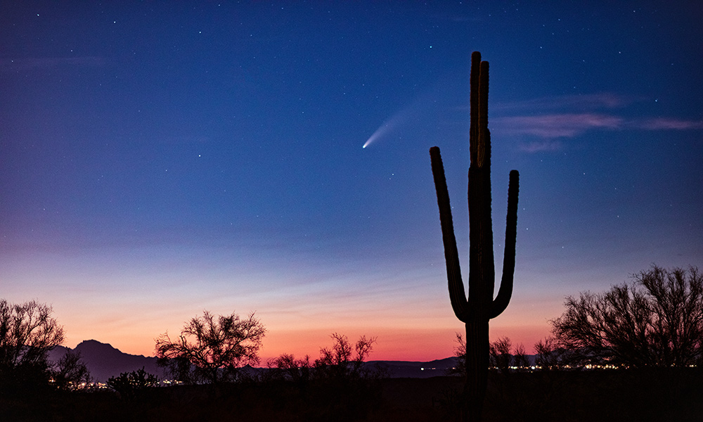 Feature image Comet Neowise in sky over Arizona