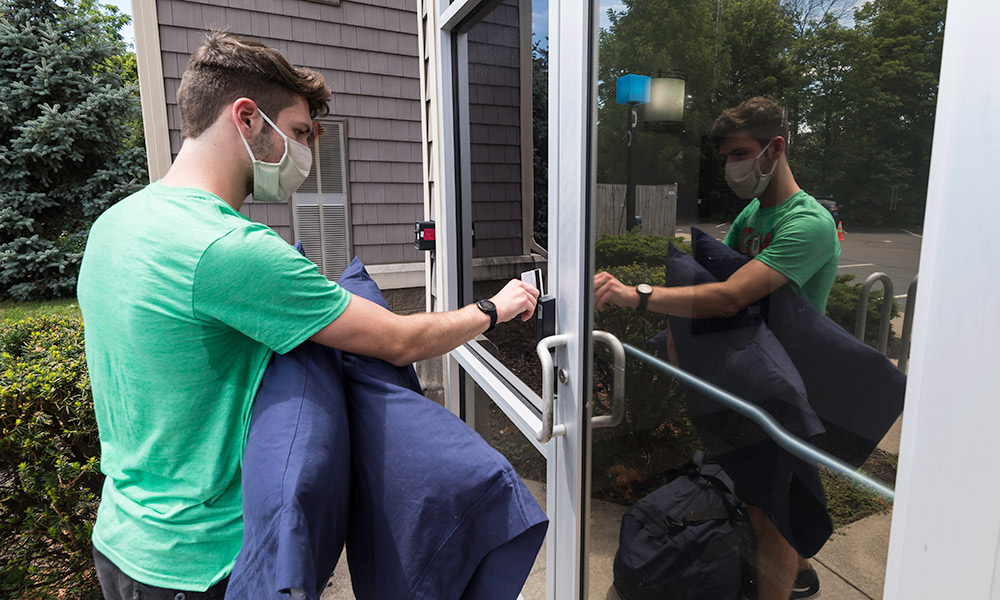 students arrive for COVID-19 quarantine