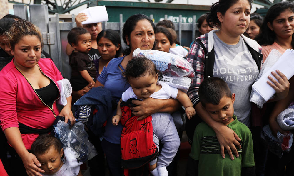 group of migrant women and children