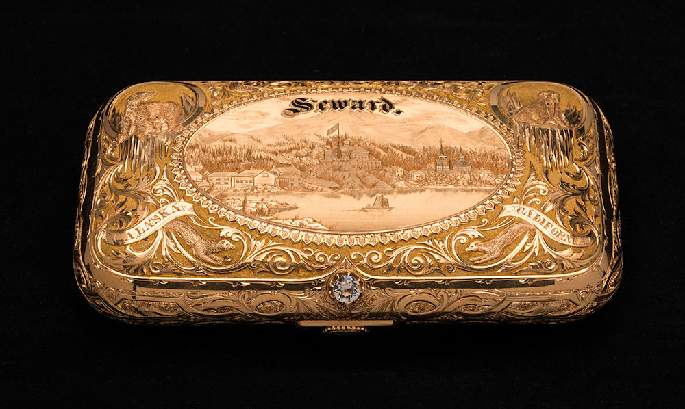 Gold cigar case.