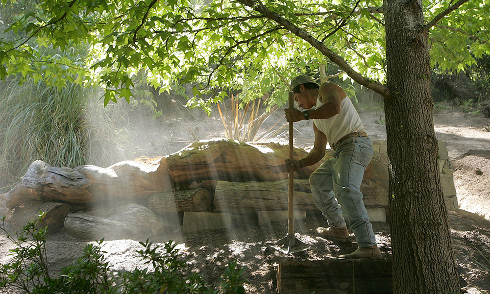Feature image Migrant worker digging on construction site.