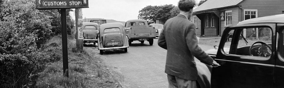 Cars stopped at Northern Ireland border in 1950.