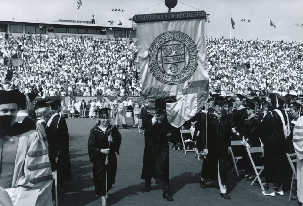 Imagen en blanco y negro del comienzo de 1988 en el estadio Fauver.