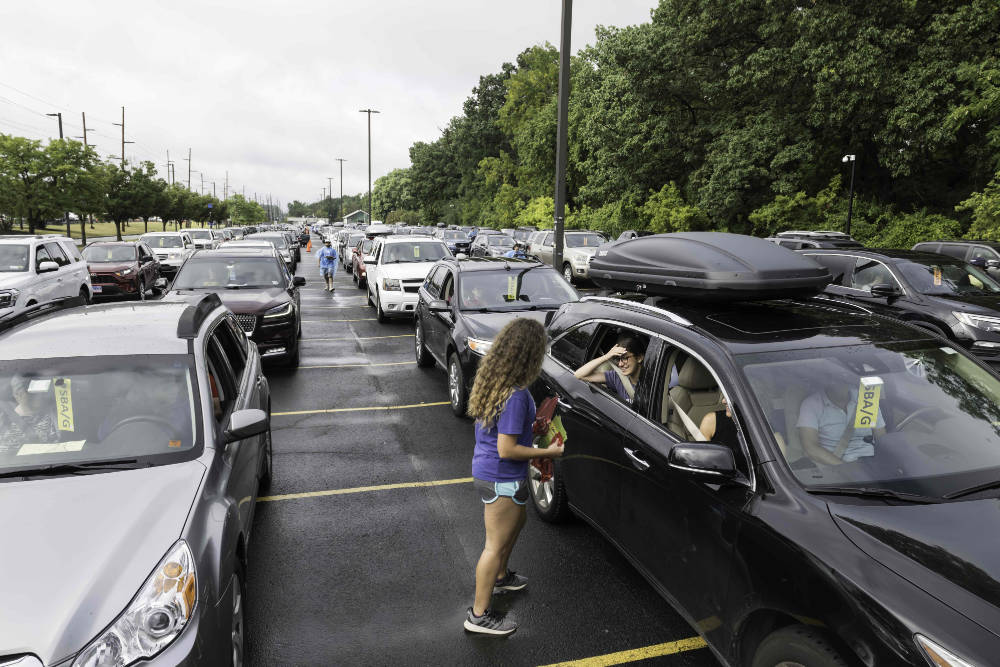 Lines of cars queued up for moving in on campus.