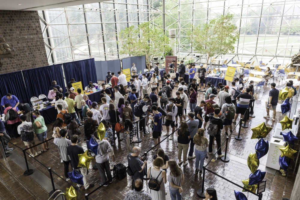Throngs of people lined up in Wilson Commons.