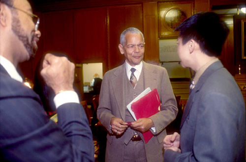 Julian Bod speaking to two students.