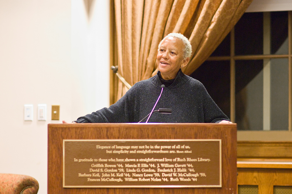 Nikki Giovanni speaks from behind the podium. 