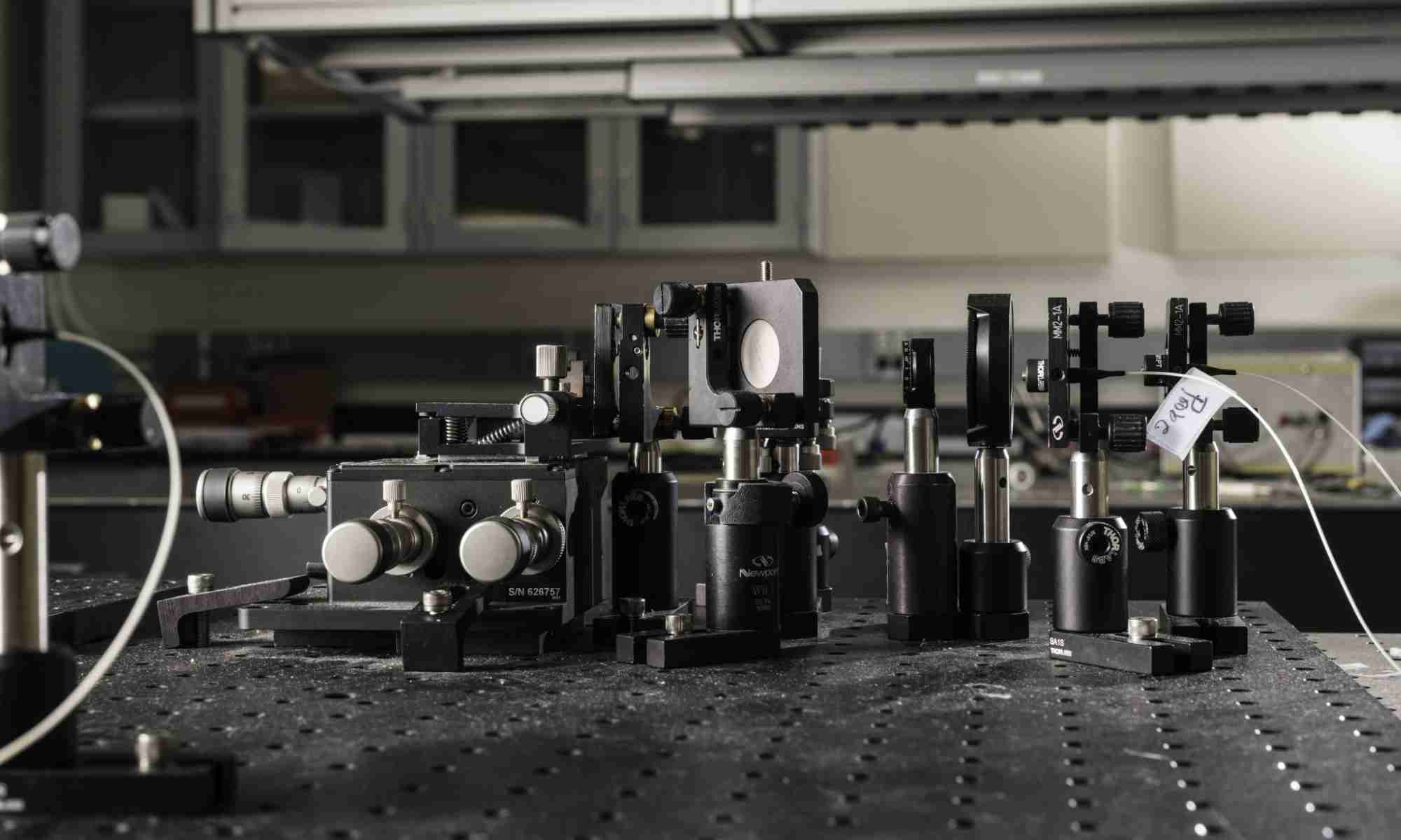 Optical device that measures effectiveness of an anti-resonant hollow core fiber.