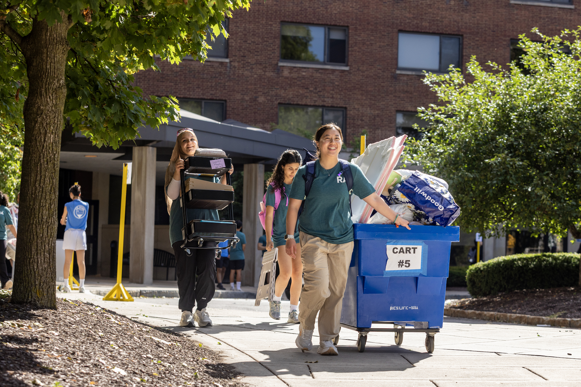 Hazel Leung helps first year students of the class of 2029 move in at University of Rochester’s Genesee Hall.