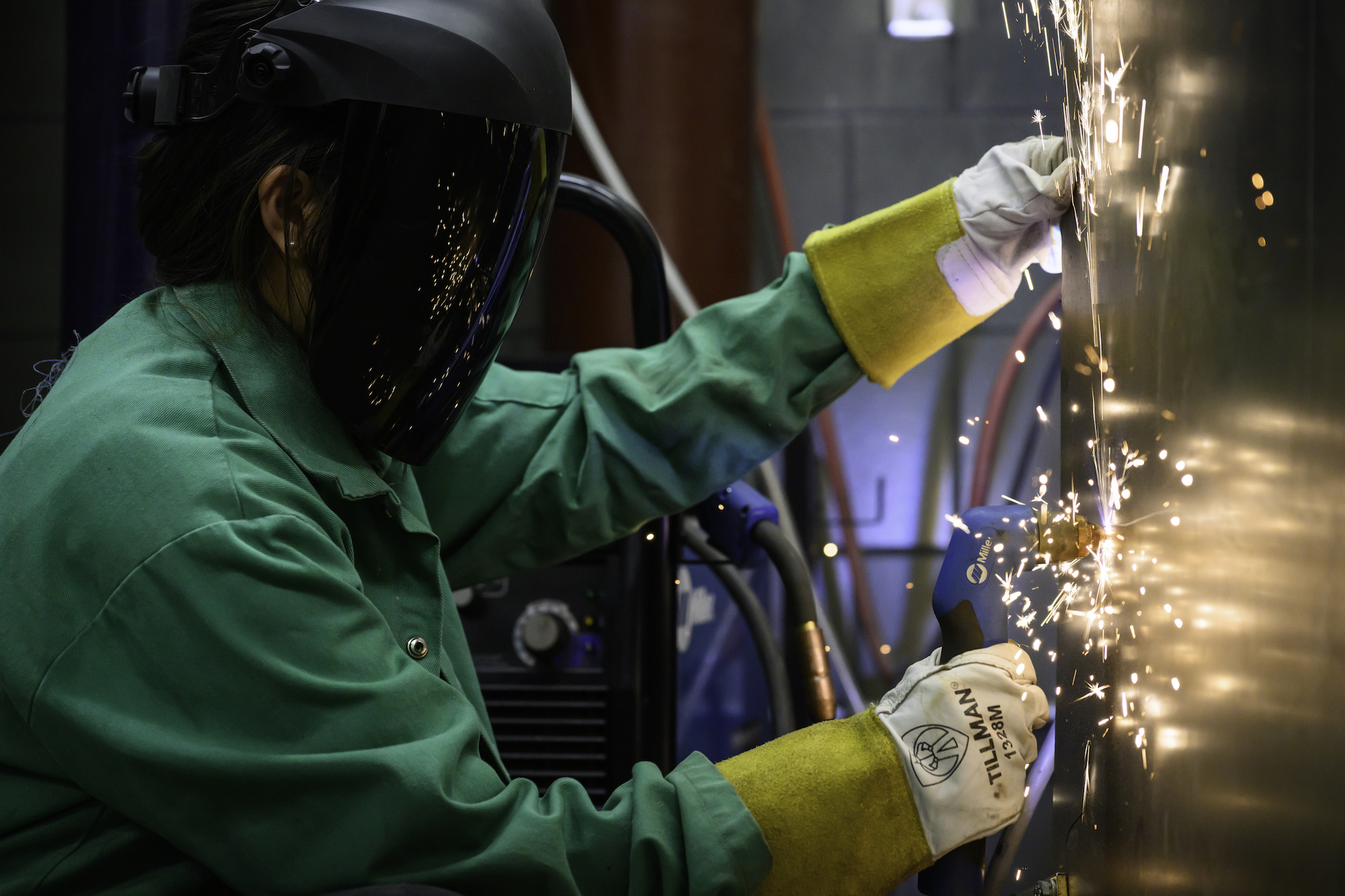 Student uses a plasma cutter and rod cutter on a sculpture.
