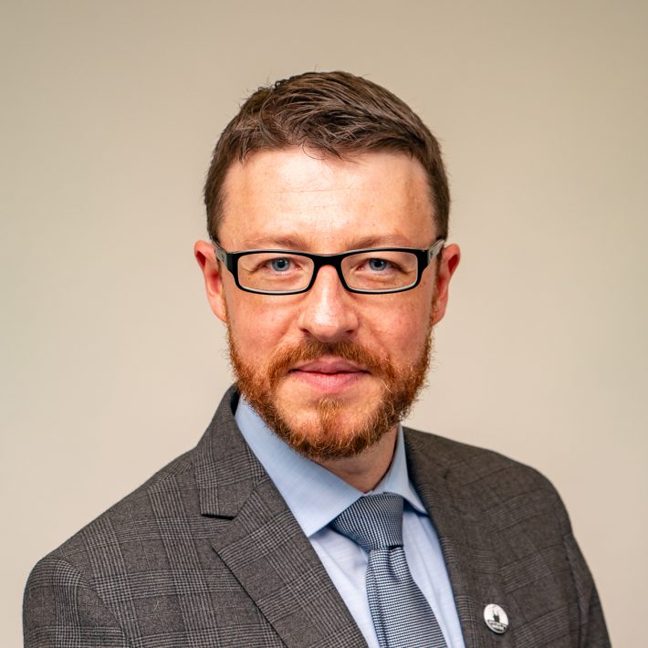 Portrait of Darren Mueller.