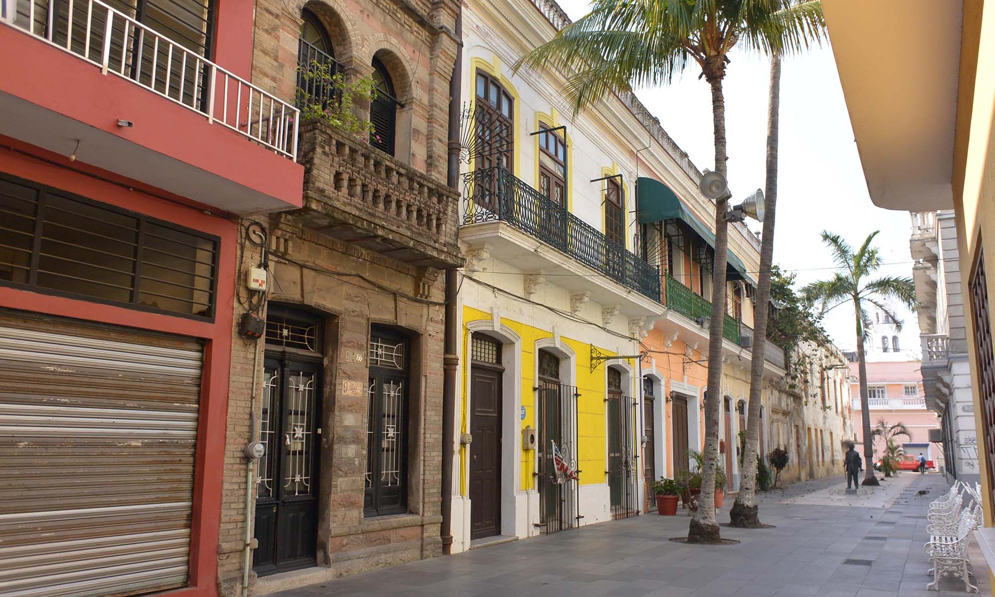 Daytime view of a Veracruz neighborhood. 