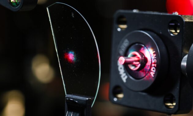 Laser light passes through a “time gate” consisting of a thin film of indium tin oxide.
