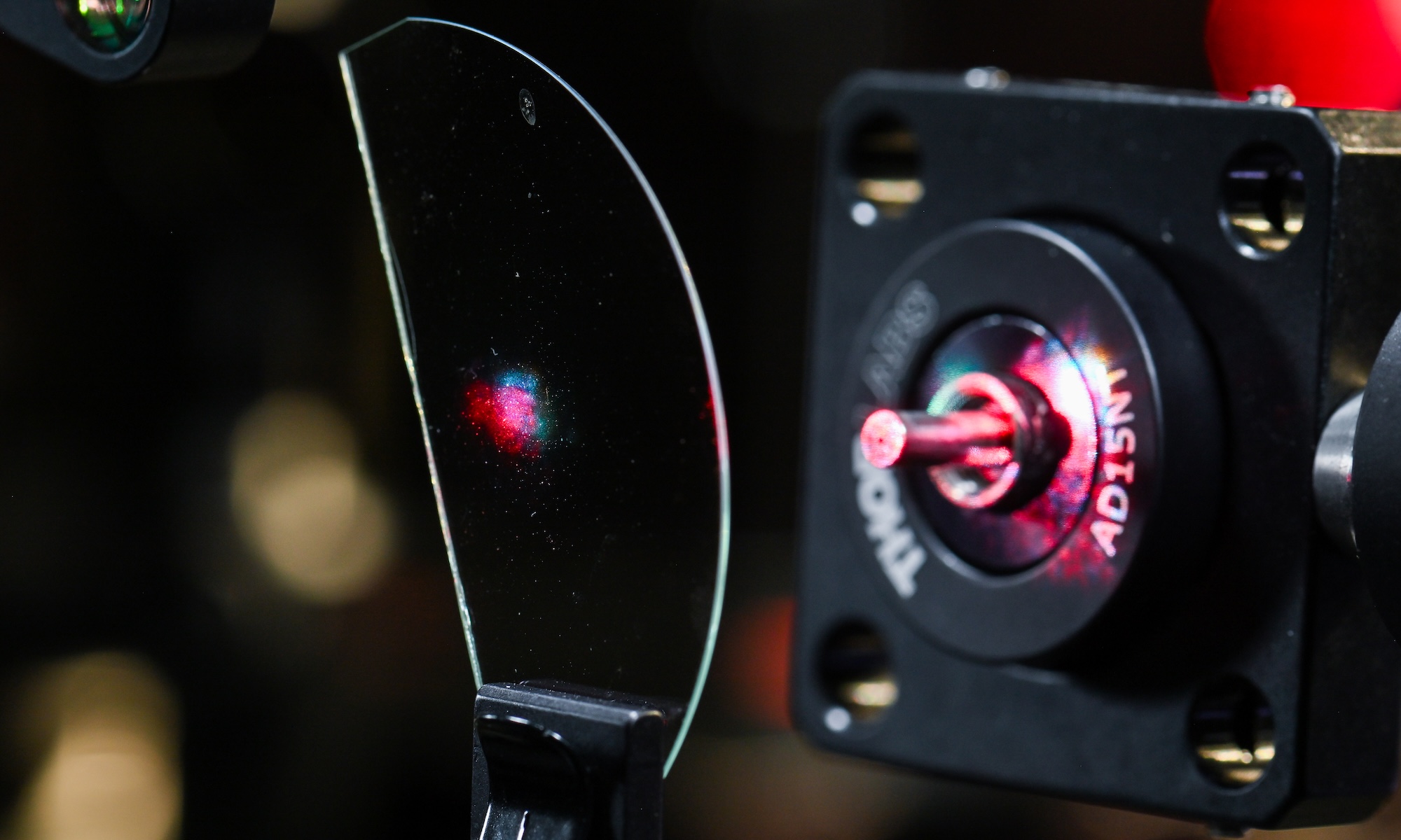 Laser light passes through a “time gate” consisting of a thin film of indium tin oxide.