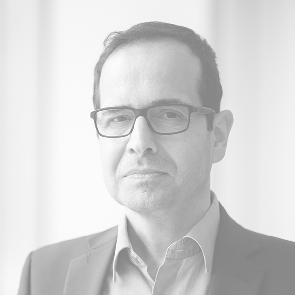 Mujdat's headshot in black and white.
