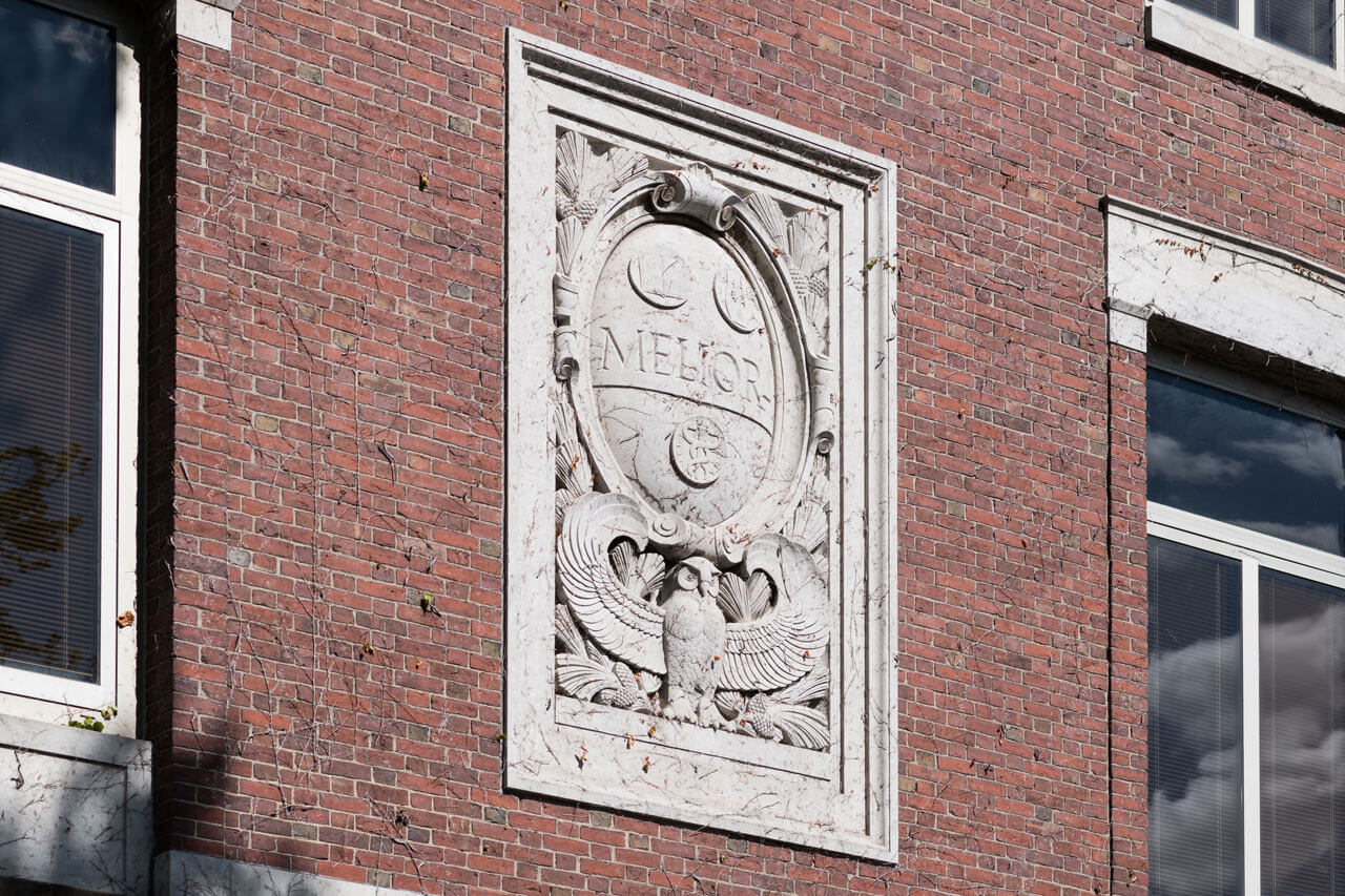 Meliora crest