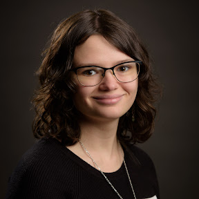Emily_Russell_Headshot