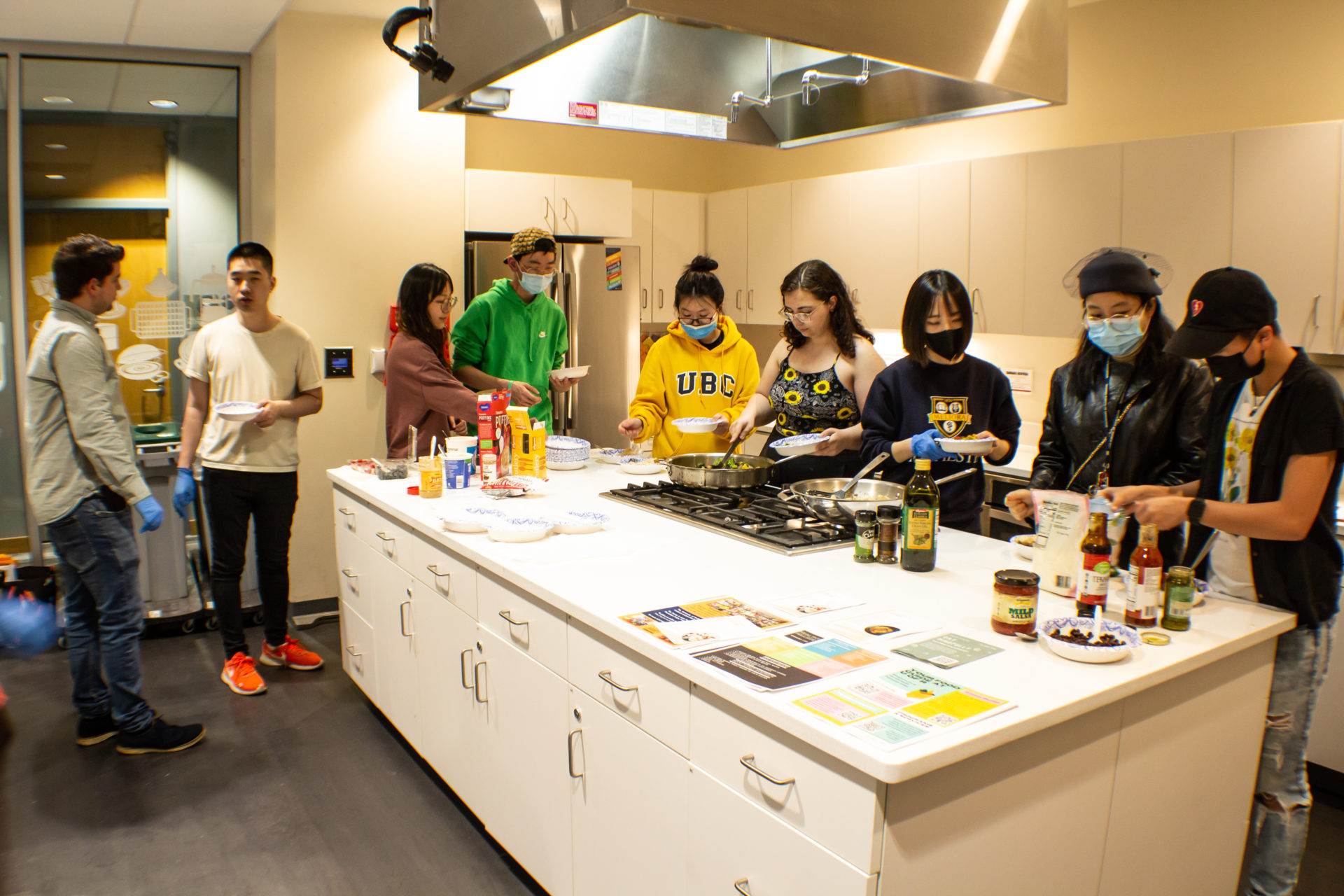 Students enjoy a stir fry