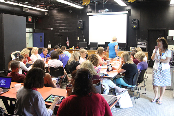 IMG_6694 teachers in professional development working at ipads